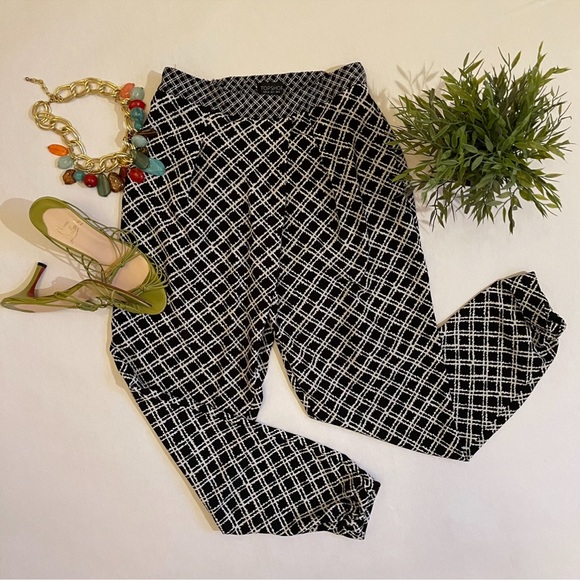 Topshop Black & White Pattern Print Joggers - Picture 3 of 13